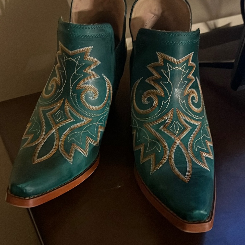 Durango crush boot turquoise size 11